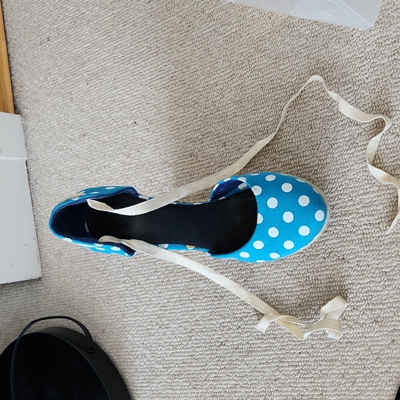 Blue polka dot picnic wedges - Picture 3 of 5